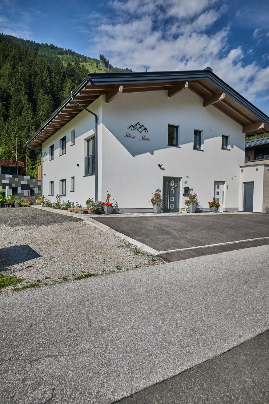 Haus Joan - Apartments Saalbach-Hinterglemm Eksteriør bilde